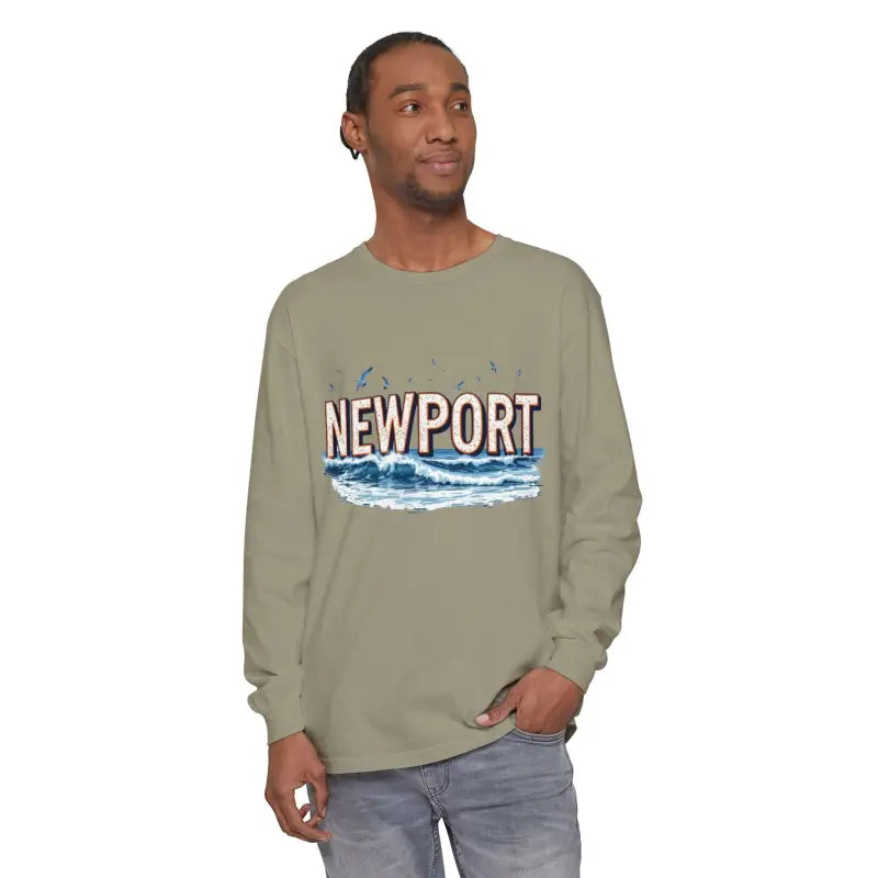 Long-sleeved Newport Beach T-shirt featuring wave design for relaxed coastal style